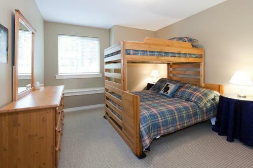 Silver Star Stays - The Knoll