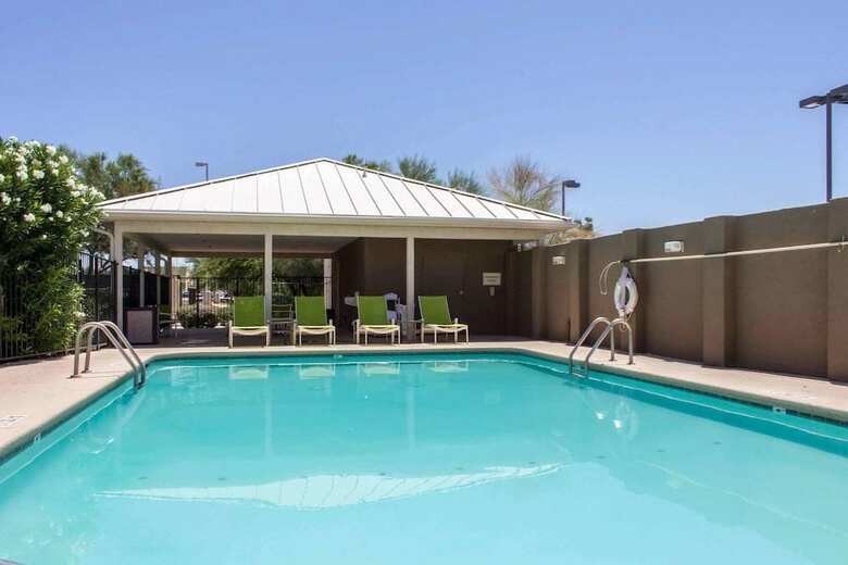 Hotel Comfort Suites At Tucson Mall