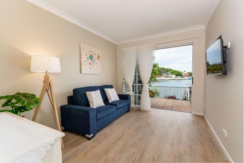 Elegant Waterfront Gem Where The Ocean Meets The Canal!