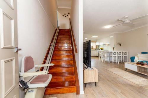 Elegant Waterfront Gem Where The Ocean Meets The Canal!