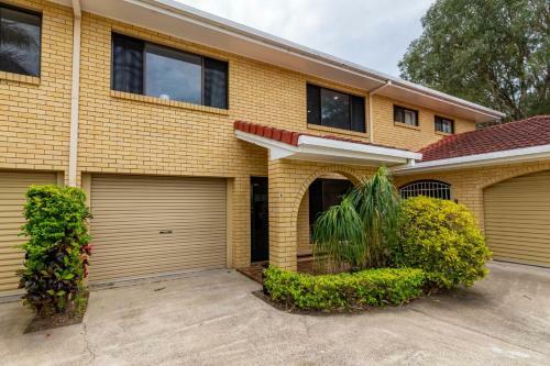 Elegant Waterfront Gem Where The Ocean Meets The Canal!