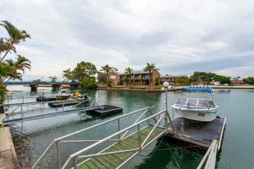 Elegant Waterfront Gem Where The Ocean Meets The Canal!