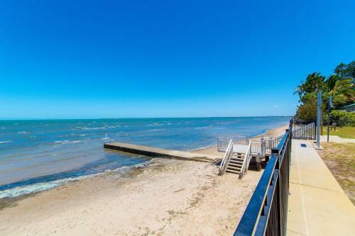 Ground Floor Air Conditioned, Fabulous Waterviews Overlooking Pumicestone Passage