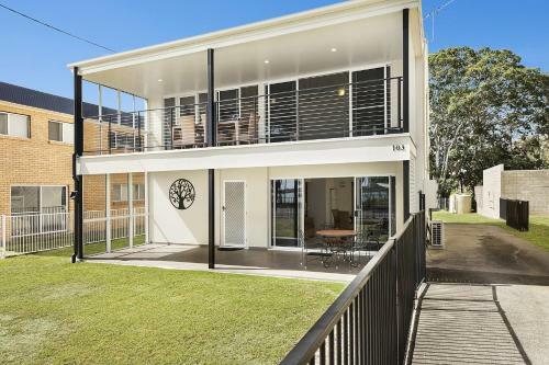 Ground Floor Air Conditioned, Fabulous Waterviews Overlooking Pumicestone Passage