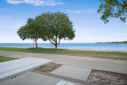 Waterviews,pool, Wifi Its All Here !- Welsby Pde, Bongaree