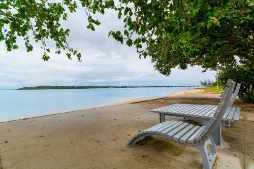 Spectacular Unit Overlooking Pumicestone Passage - Welsby Pde, Bongaree