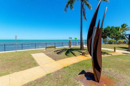 Spectacular Unit Overlooking Pumicestone Passage - Welsby Pde, Bongaree