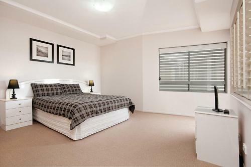 Spectacular Unit Overlooking Pumicestone Passage - Welsby Pde, Bongaree