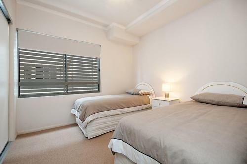 Spectacular Unit Overlooking Pumicestone Passage - Welsby Pde, Bongaree