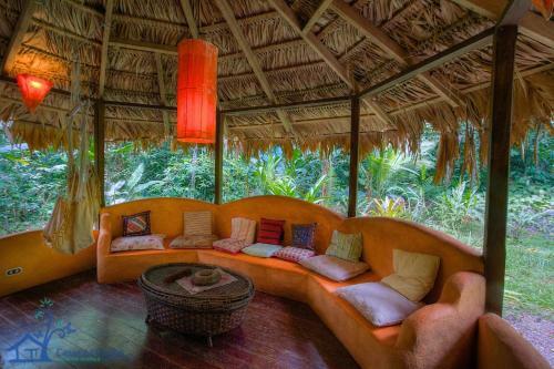 Casa Amarilla Jungle Home Near Punta Uva Beach