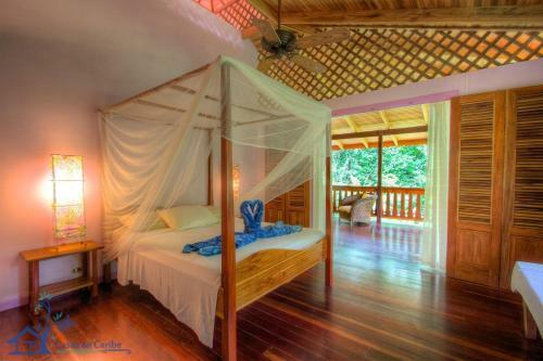 Casa Amarilla Jungle Home Near Punta Uva Beach