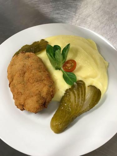 Hostal Restaurace A Penzion Golf Jested