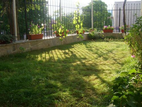 Hostal Plamena Guest Rooms