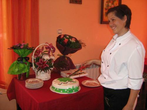 Hotel Emaly Green