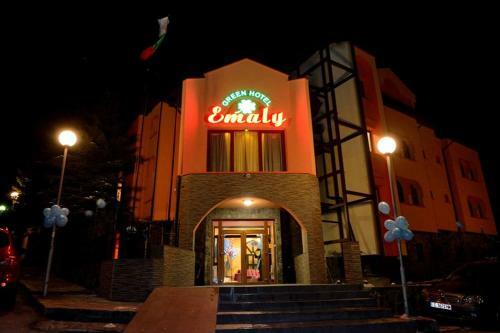 Hotel Emaly Green
