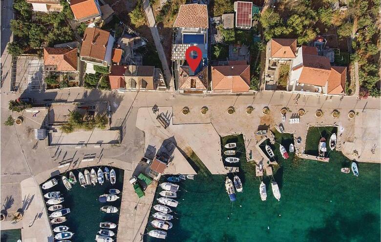 Nine-bedroom Holiday Home In Kaprije