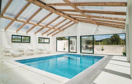 Three-bedroom Holiday Home In Kresevo Brdo
