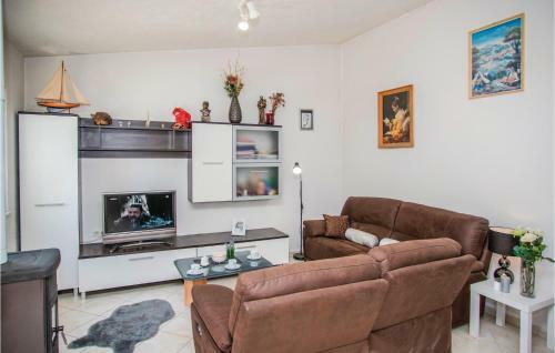 Three-bedroom Holiday Home In Kresevo Brdo