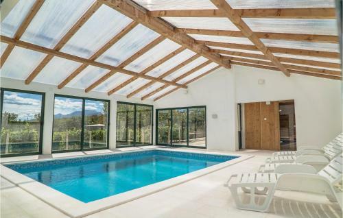 Three-bedroom Holiday Home In Kresevo Brdo