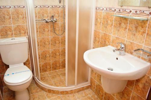 Hostal Kris Guest House