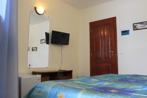 Hostal Kris Guest House