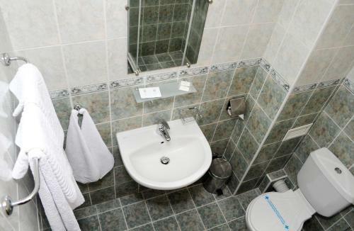 Hostal Kris Guest House