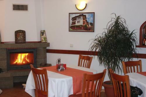 Hostal Kris Guest House