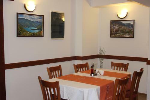 Hostal Kris Guest House