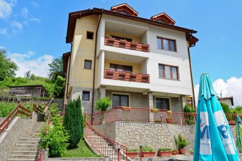 Hostal Kris Guest House