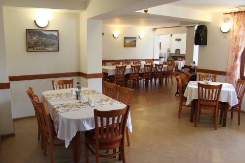 Hostal Kris Guest House
