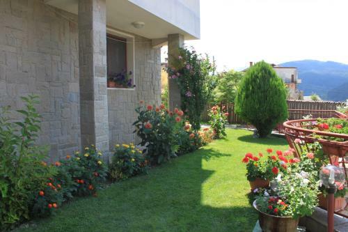 Hostal Kris Guest House
