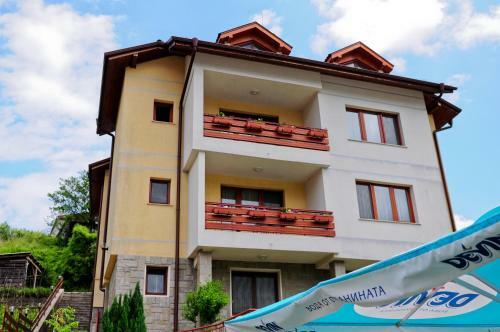 Hostal Kris Guest House