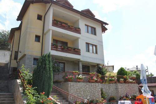 Hostal Kris Guest House