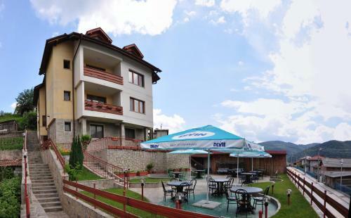 Hostal Kris Guest House