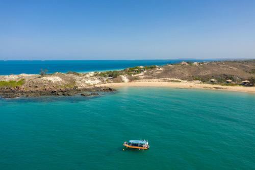 Hotel Bremer Island Banubanu Beach Retreat