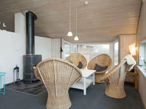 Four-bedroom Holiday Home In Henne 1