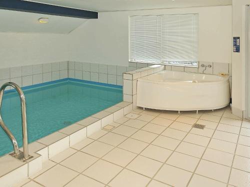 Four-bedroom Holiday Home In Henne 10