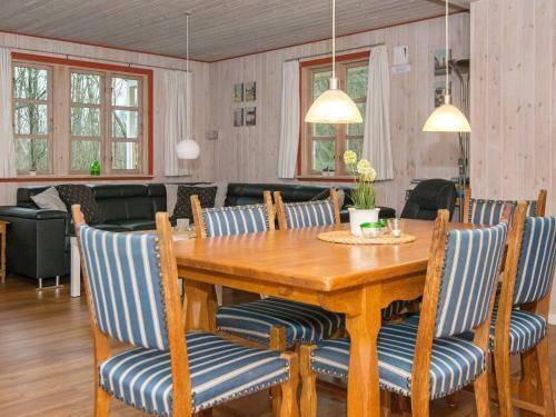 Four-bedroom Holiday Home In Oksb�l 6