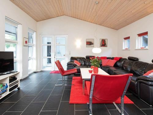 Four-bedroom Holiday Home In Oksb�l 8