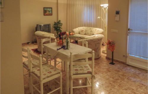 Three-bedroom Holiday Home In Benferri