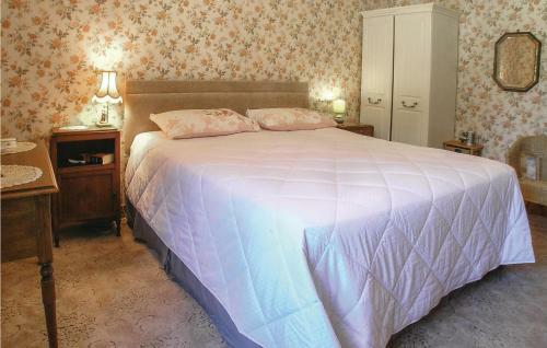 Four-bedroom Holiday Home In Ambernac