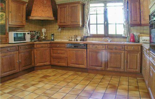 Four-bedroom Holiday Home In Ambernac