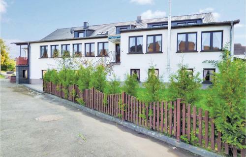 Eighteen-bedroom Holiday Home In Oberstadfeld