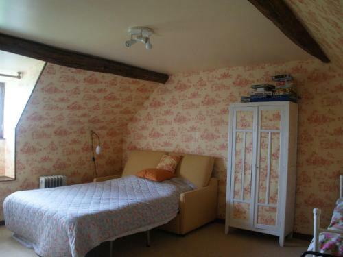 Spacious Farmhouse In Champallement Near Forest