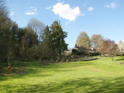 Spacious Farmhouse In Champallement Near Forest