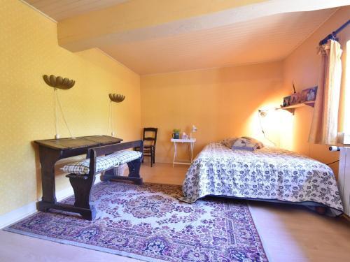 Spacious Farmhouse In Champallement Near Forest