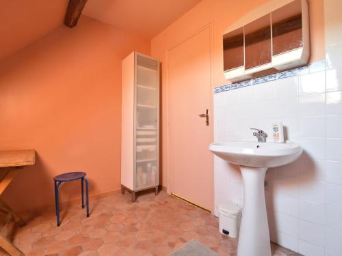 Spacious Farmhouse In Champallement Near Forest