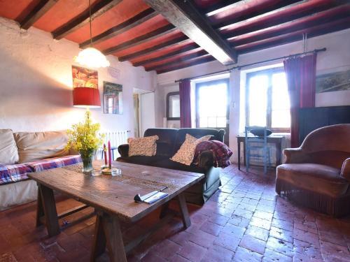 Spacious Farmhouse In Champallement Near Forest