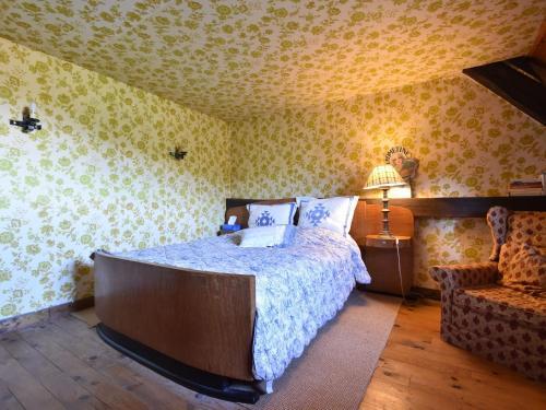 Spacious Farmhouse In Champallement Near Forest