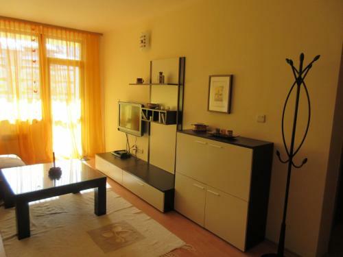 Eliza Apartment Sequoia